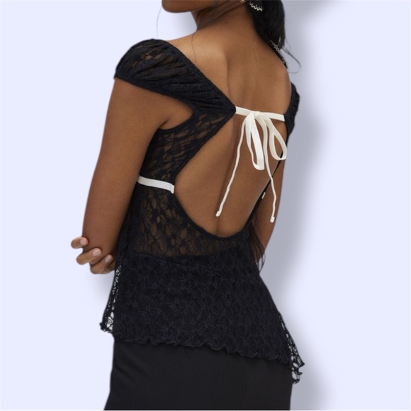 Urban Outfitters Tops - Urban Outfitters Kimchi Blue Penelope Lace Keyhole Back
Asymmetric Top